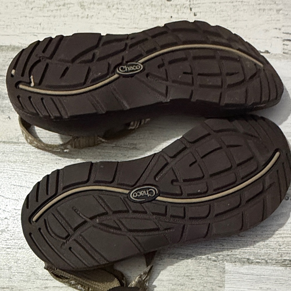 Chaco Tan and Cream Sandals size 6 - Picture 10 of 12